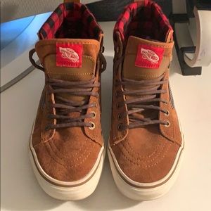 I’m selling a Pair of high top vans!